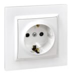SIMON – Base de empotrar Schuko, Serie Simon 10, 250V, 16 A, Enchufe de pared plano y fino, Fácil de instalar, Incluye marco, tapa y mecanismo, Base hembra blanca