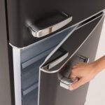 CREAR / NEVERA ESTILO/Nevera Combi 244L Negro/Diseño y estilo Retro Vintage, Materiales Resistentes, Práctico y Funcional, 90W