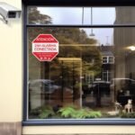 Pegatinas Alarma Conectada – Póster Videovigilancia – Placa Adhesiva de Zonas de Videovigilancia Material Vinilo 15 x 15 cm – 5ud