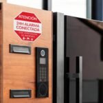 Pegatinas Alarma Conectada – Póster Videovigilancia – Placa Adhesiva de Zonas de Videovigilancia Material Vinilo 15 x 15 cm – 5ud