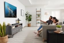 JBL Bar 300 Barra de sonido compacta de 5.0 canales, MultiBeam y Dolby Atmos, sonido envolvente 3D, con AirPlay, Alexa Multi-Room Music y Chromecast, negro