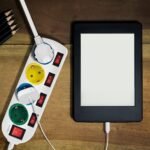 LogiLink LPS257 – Regleta de 4 Tomas (CEE 7/3), con 5 Interruptores Encendido/Apagado, con Persiana de Seguridad Integrada (Mayor Protección al Tacto), Color: Multicolor y Blanco