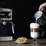 Cecotec Cafetera Express Manual Power Espresso 20. 850 W, Presión 20 Bares, Depósito de 1,6L, Doble Brazo de Salida, Vaporera, Superficie Calientatazas, Acabado en Acero Inoxidable