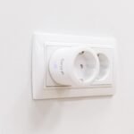 Garza Smart Wifi Enchufe Wifi Inteligente Programable 2.4GHz con Medidor de Consumo, App Remota y Control por Voz Alexa/Google, Blanco