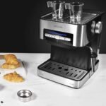 Cecotec Power Espresso 20 Matic. 850 W, 20 Bares, 1.5L, Doble Brazo de Salida, Vaporizador, Calentador de Tazas, Controles Digitales, Acabado en Acero Inoxidable, Negro/Plata