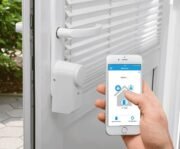 eqiva Cierrapuertas Inteligente Bluetooth, Blanco, 142950A0, 5,5 x 5 x 11,5 cm