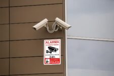pubblimania Cartel Alarma Conectado Cartel Videovigilancia Aviso a la Policía en Aluminio 3mm (Cm 20×30, Cartel Alarma Conectada)