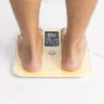 Cecotec Báscula de Baño Surface Precision 10400 Smart Healthy Vision Amarillo, Medición de Bioimpedancia, App, 15 Parámetros