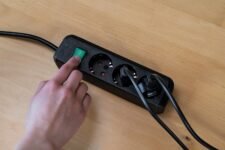 Brennenstuhl Eco-Line regleta con 3 salidas (cable de 1,5 m, interruptor) negro