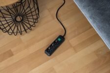 Brennenstuhl Eco-Line regleta con 3 salidas (cable de 1,5 m, interruptor) negro