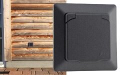 MILOS Enchufe exterior IP44 con tapa protectora 230 V para cuartos húmedos baños exteriores antracita