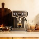 Cecotec Cafetera Express Barista Power Espresso 20 Barista Mini. 1465 W, 20 Bares, Manómetro y ThermoblocK, Vaporizador Orientable y Brazo con Doble Salida, 1,8 L de Capacidad