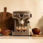 Cecotec Cafetera Express Barista Power Espresso 20 Barista Mini. 1465 W, 20 Bares, Manómetro y ThermoblocK, Vaporizador Orientable y Brazo con Doble Salida, 1,8 L de Capacidad