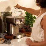 Cecotec Cafetera Express Barista Power Espresso 20 Barista Mini. 1465 W, 20 Bares, Manómetro y ThermoblocK, Vaporizador Orientable y Brazo con Doble Salida, 1,8 L de Capacidad