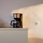 WiZ – Enchufe Inteligente con Medidor de Consumo, Control Inteligente vía Voz/App, Compatible con Alexa y Google Home y Tecnología SpaceSense