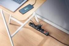 Trust Regleta de 6 Tomas con Protección contra Sobretensiones, Thief con 6 Tomas Protegidas, Cable de 1,8 Metros, Enchufes Multiplicadores, Negro