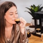 Cecotec Cafetera Superautomática Compacta con Vaporizador Cremmaet Compact Steam. 1350W, 19 Bares, Sistema Thermoblock, Depósito Café en Grano 150gr con Molinillo y 1,1 L de Agua