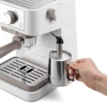 De’Longhi Stilosa EC260.W Cafetera Manual, 15 Barras de Presión, Sistema Capuchino, Apagado Automático, Compatible con Almohadillas ESE, Depósito de 2 Niveles, Capacidad 1L, Blanca