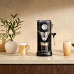 CASABREWS Cafetera Espresso y Capuchino, Café Espresso Manual 20 Barras con Manómetro, Cafetera Barista Café Molido, Depósito Extraíble 1L, Portafiltro con Doble Salida y 2