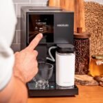 Cecotec Cafetera Superautomática Compacta con Wifi Cremmaet Compactccino Connected. 1350W, 19 Bares, Pantalla TFT y APP, Molinillo, Tanque de Leche 400ml y 1L de Agua