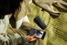 Sonos Roam 2 | Altavoz Portátil Impermeable y Ligero con Bluetooth, Wi-Fi, 10 Horas de Autonomía, Control por Voz y Uso Tanto en Interiores como en Exteriores – Blanco