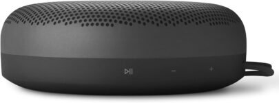 Bang & Olufsen Beosound A1 (2ª Generación) – Altavoz Bluetooth Portátil Resistente al Agua IP67, Sonido 360º, Hasta 18 Horas de Batería, Altavoz Compacto con Alexa y Manos Libres – Oxígeno