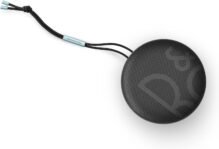 Bang & Olufsen Beosound A1 (2ª Generación) – Altavoz Bluetooth Portátil Resistente al Agua IP67, Sonido 360º, Hasta 18 Horas de Batería, Altavoz Compacto con Alexa y Manos Libres – Oxígeno