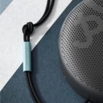 Bang & Olufsen Beosound A1 (2ª Generación) – Altavoz Bluetooth Portátil Resistente al Agua IP67, Sonido 360º, Hasta 18 Horas de Batería, Altavoz Compacto con Alexa y Manos Libres – Oxígeno