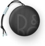 Bang & Olufsen Beosound A1 (2ª Generación) – Altavoz Bluetooth Portátil Resistente al Agua IP67, Sonido 360º, Hasta 18 Horas de Batería, Altavoz Compacto con Alexa y Manos Libres – Oxígeno
