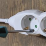 Emos P0525R Cable alargador de 5 tomas, 5 m, 3 x 1,5 mm2, blanco, bloqueo de seguridad para niños