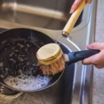 Joeji’s Kitchen Juego de cepillos ecológicos de madera de bambú, estropajo ecológico con cabezales intercambiables, cepillo de limpieza para tazas, platos o cubiertos