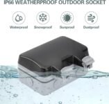 Enchufe Exterior con Puertos USB, Enchufe Jardín, Impermeable, IP66, Contacto Protector con Tapa Abatible