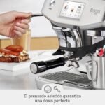 Sage – The Barista Touch Impress – Cafetera Express con Molinillo Integrado y Espumador de Leche Automático – Dosificación Inteligente y Cold Brew para Café en Grano – Almendra y Turrón