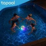 Altavoz Bluetooth Flotante para Piscina con Termómetro y Luz LED, IP68 Resistente al Agua, 8 Modos de Iluminación, Sonido Estéreo 360°, TWS, Alcance 25 m, Batería 2000 mAh