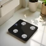 JATA HOGAR HBAS1155 – Báscula Inteligente Digital Bluetooth con App OkOK, Análisis Corporal (Grasa, IMC, Agua, Masa Muscular), 180 kg, 15 Usuarios, Temperit Crystal