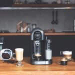 Cecotec Cafetera Semiautomática Power Instant-ccino 20 Chic Serie Nera. para café molido y cápsulas, 20 Bares, Depósito de leche 1 ml, Depósito de agua 1,7L, 1470W