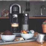 Cecotec Cafetera Semiautomática Power Instant-ccino 20 Chic Serie Nera. para café molido y cápsulas, 20 Bares, Depósito de leche 1 ml, Depósito de agua 1,7L, 1470W