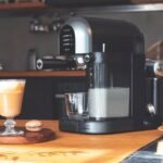 Cecotec Cafetera Semiautomática Power Instant-ccino 20 Chic Serie Nera. para café molido y cápsulas, 20 Bares, Depósito de leche 1 ml, Depósito de agua 1,7L, 1470W