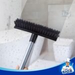 MR.SIGA Cepillo de limpieza de suelos con mango largo, 2 en 1 y escobilla de goma para limpiar baños, terrazas, garajes, paredes, azulejos con cerdas rígidas