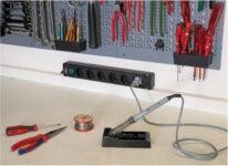 Brennenstuhl Bremounta regleta de 6 tomas con interruptor (regleta con enchufes de 90 grados, regleta con opción de montaje y cable de 3 m) negro