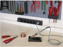 Brennenstuhl Bremounta regleta de 6 tomas con interruptor (regleta con enchufes de 90 grados, regleta con opción de montaje y cable de 3 m) negro