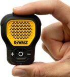 DEWALT Altavoz Bluetooth Portátil, Emparejamiento Estéreo Inalámbrico, Impermeable, Magnético, Clip, Micrófono Incorporado, 10 Horas de Reproducción, Música/Llamadas Manos Libres